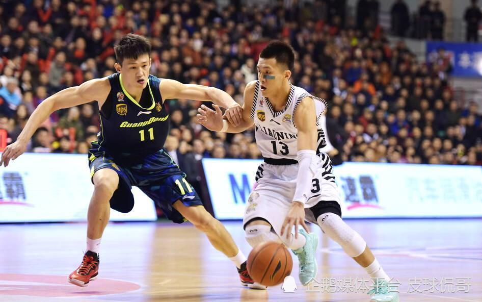 意甲前瞻：尤文图斯 VS 那不勒斯时间：2023-12-09 03:45尤文图斯目前积33分暂列积分榜第2，距离榜首的国米仅有2分差距，此役球队的抢分战意毋庸置疑，尤文图斯在最近的一轮联赛客场2-1击败蒙扎，各项赛事近9场取得7胜2平的不败战绩，球队近期的整体走势非常稳健，尤其是防线稳固，过去9场比赛尤文图斯多达6场能够零封对手，且期间合计仅失3球。